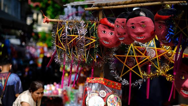 Hướng dẫn các bước tạo hình đầu rồng và phượng từ bí đỏ hoặc dưa hấu, chi tiết các nét tỉa cơ bản