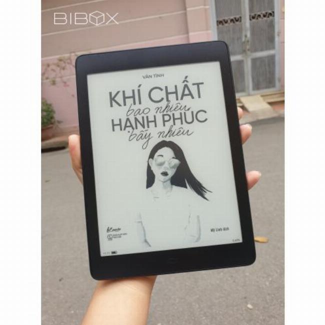 Hình ảnh so sánh trực quan chiều dài của một vật thể thông dụng (ví dụ: viên pin AA, bút chì) được đo bằng cả centimet và inch