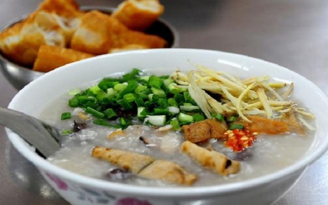 Bát cháo lòng thành phẩm nóng hổi, đầy đặn, hấp dẫn