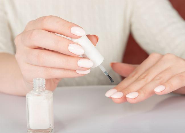 Hình ảnh giao diện quản lý tiệm nail trong game nails training diary với khách hàng và không gian tiệm