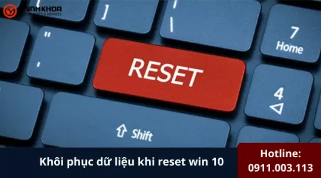 Hình ảnh minh họa quy trình hướng dẫn phục hồi dữ liệu từ bản sao lưu, hiển thị các mũi tên chỉ ngược từ ổ cứng ngoài/đám mây về máy tính/điện thoại bị lỗi
