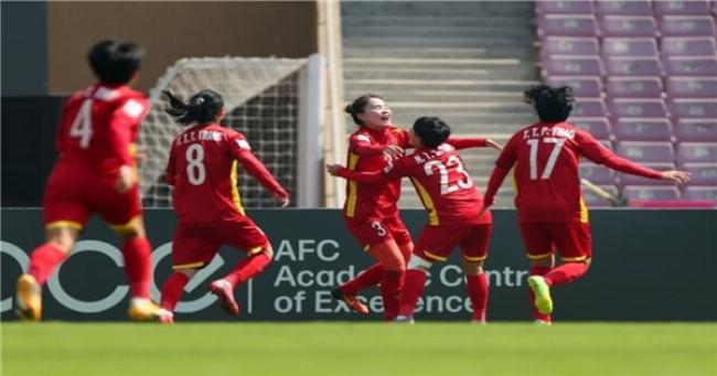 Cầu thủ một đội tuyển ăn mừng sau khi giành vé tham dự World Cup 2022, khoảnh khắc đỉnh cao của chiến thắng