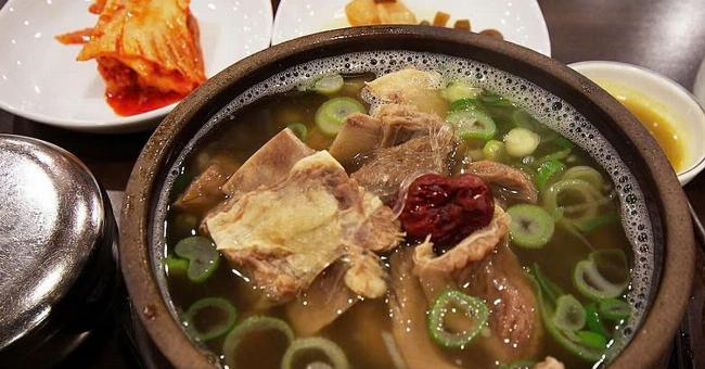 Bat canh ga ham sam nong hoi day dinh duong