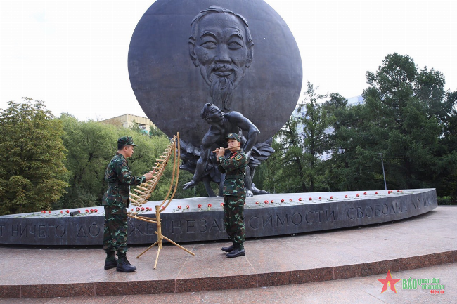 Chan dung ca si Bang Tam noi tieng, giong ca muot ma va truyen cam