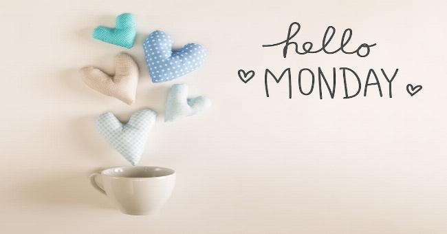 Hình ảnh người mỉm cười chào buổi sáng, minh họa cách chúc ngày mới bằng tiếng Anh.