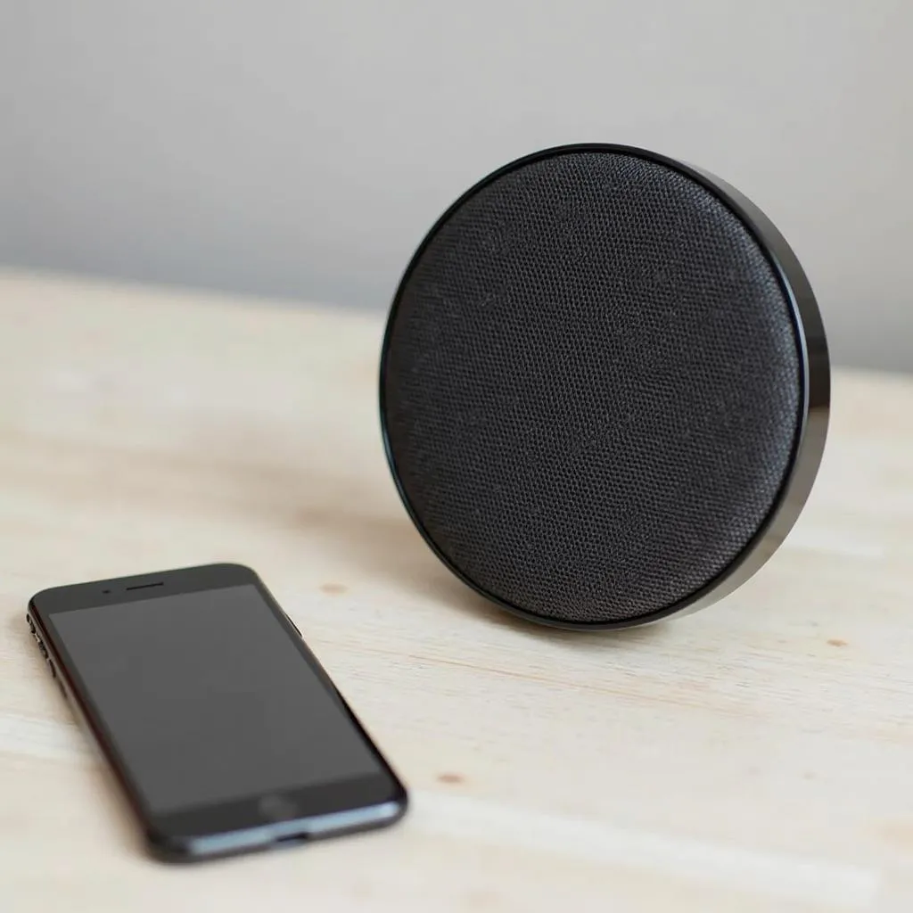 Loa Bluetooth Bang &amp; Olufsen Beoplay S3 hỗ trợ kết nối Bluetooth không dây, cho phép bạn dễ dàng kết nối với các thiết bị di động