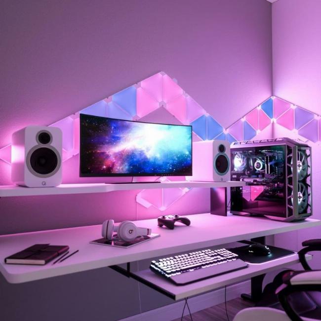Hinh anh mot ban gaming voi setup may tinh va phu kien day du tao goc chien dau ly tuong
